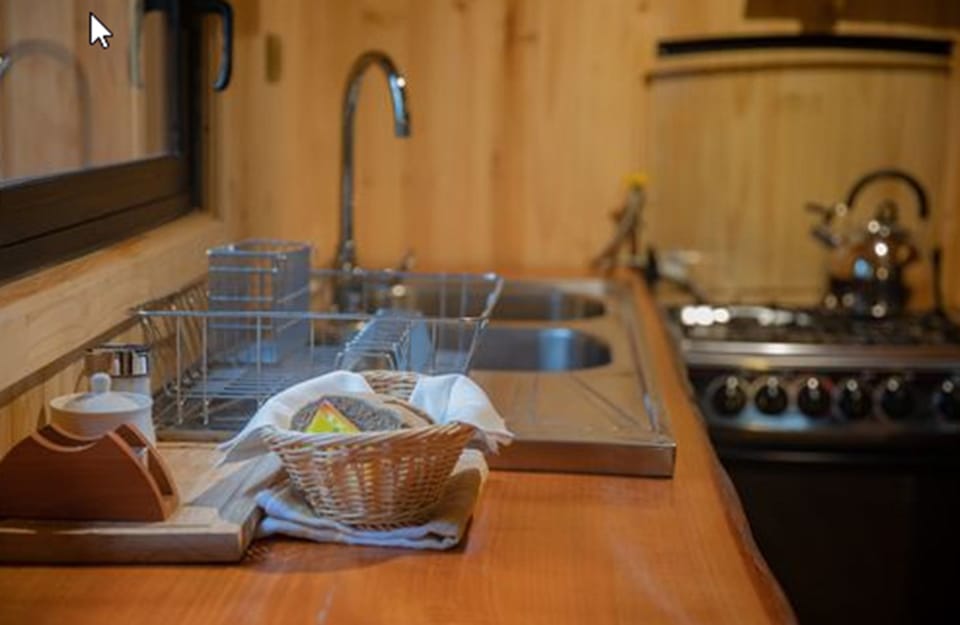 Superior Cabin, 2 Bedrooms, Non Smoking, Private Bathroom | Private kitchen | Fridge, oven, stovetop, coffee/tea maker