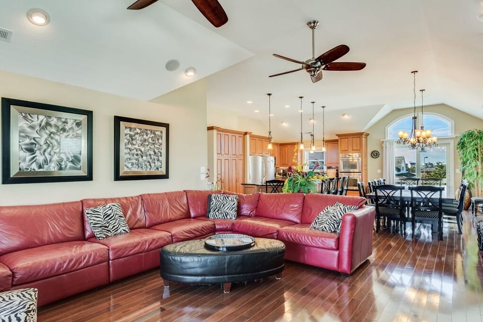 EE08:  Relax Inn 5110 | Top Level Living Room