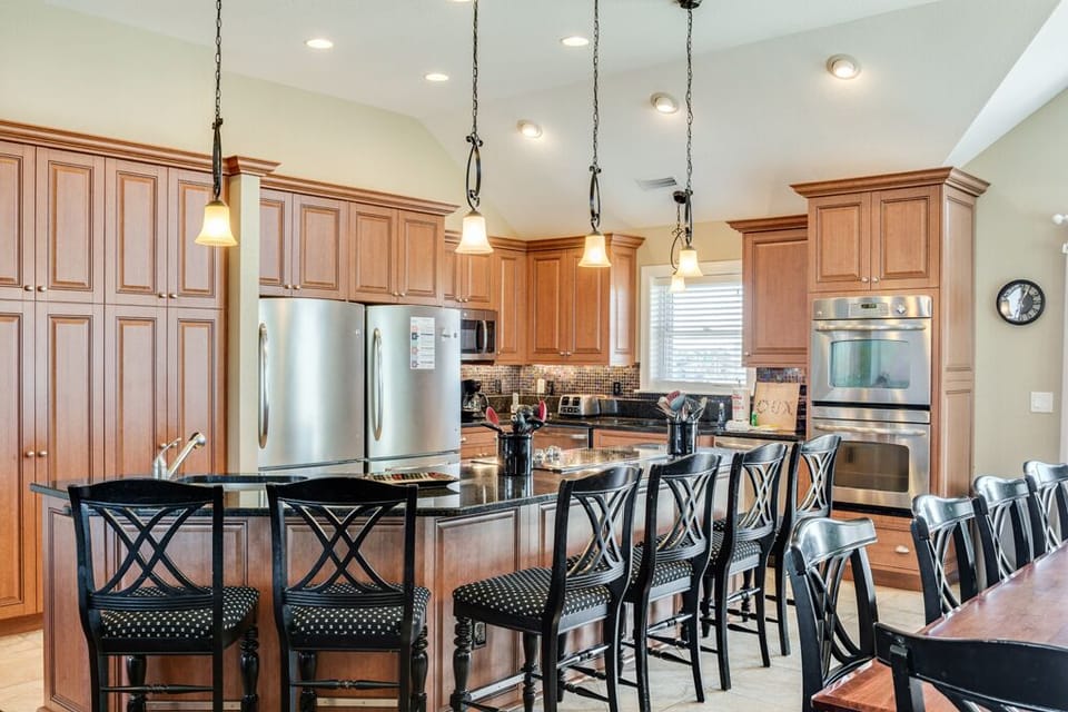 EE08:  Relax Inn 5110 | Top Level Kitchen