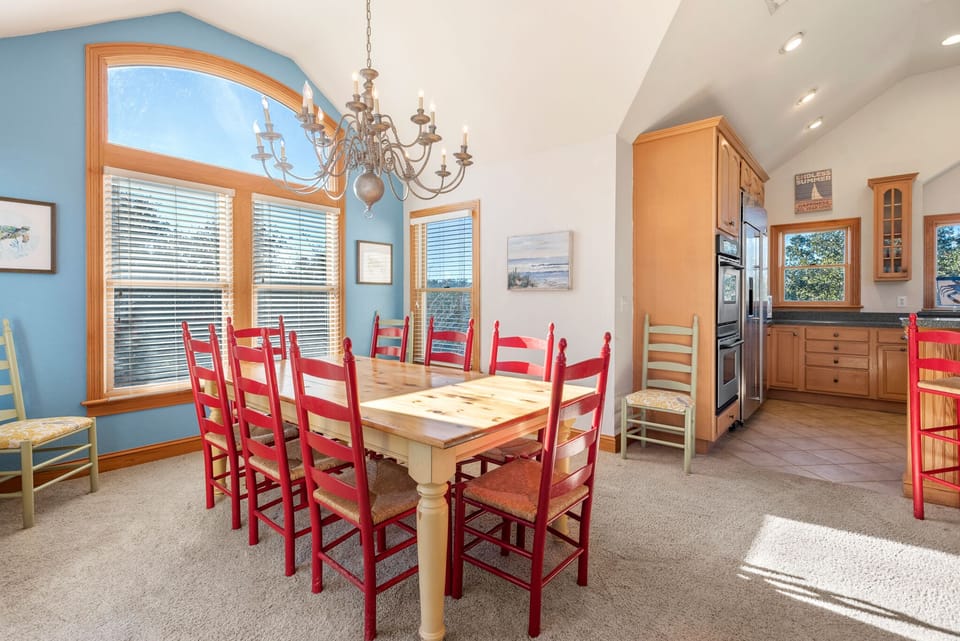 CC298: Parrothead Manor |  Top Level Dining Area