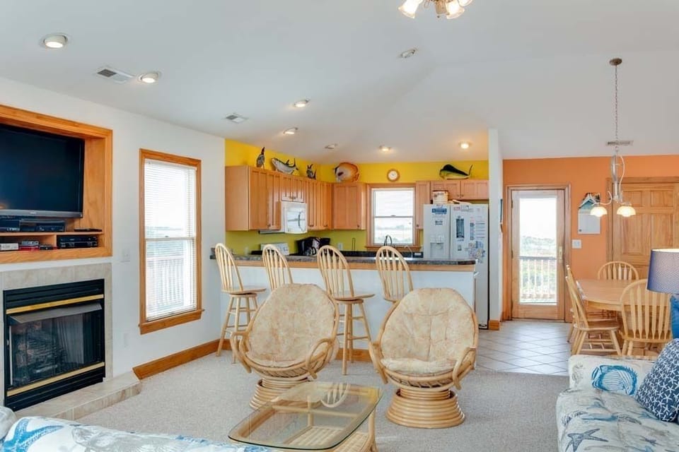 SN40:  Dream Weaver | Top Level Living Area | Fireplace Not Available For Guest Use