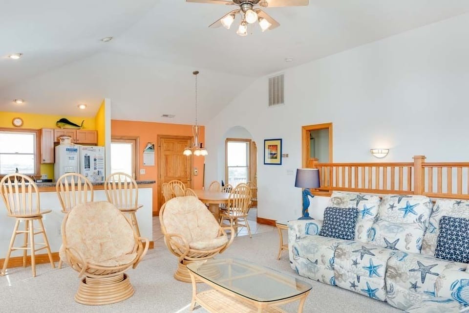 SN40:  Dream Weaver | Top Level Living Area | Fireplace Not Available For Guest Use