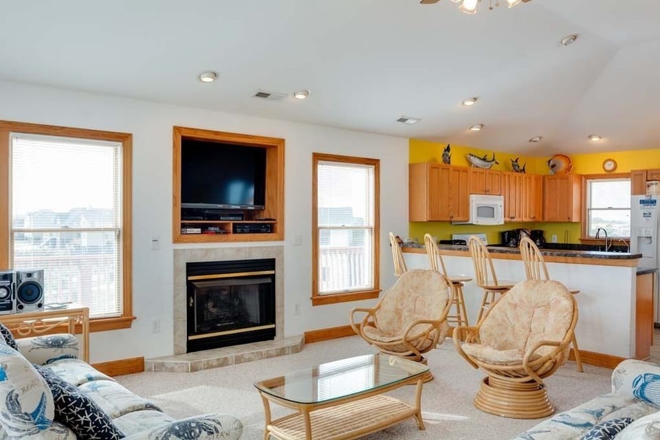 SN40:  Dream Weaver | Top Level Living Area | Fireplace Not Available For Guest Use