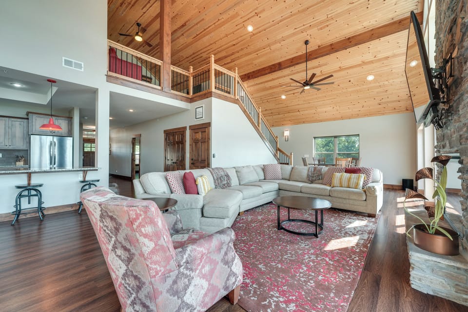 Interior | Open Floor Plan | Free WiFi