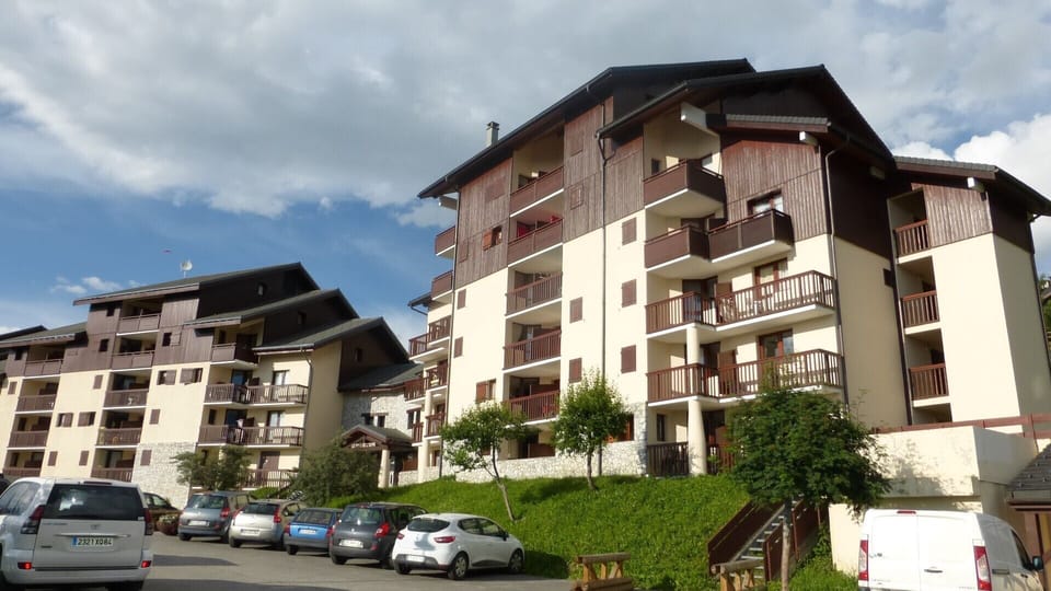 Le Praz de L'Ours building