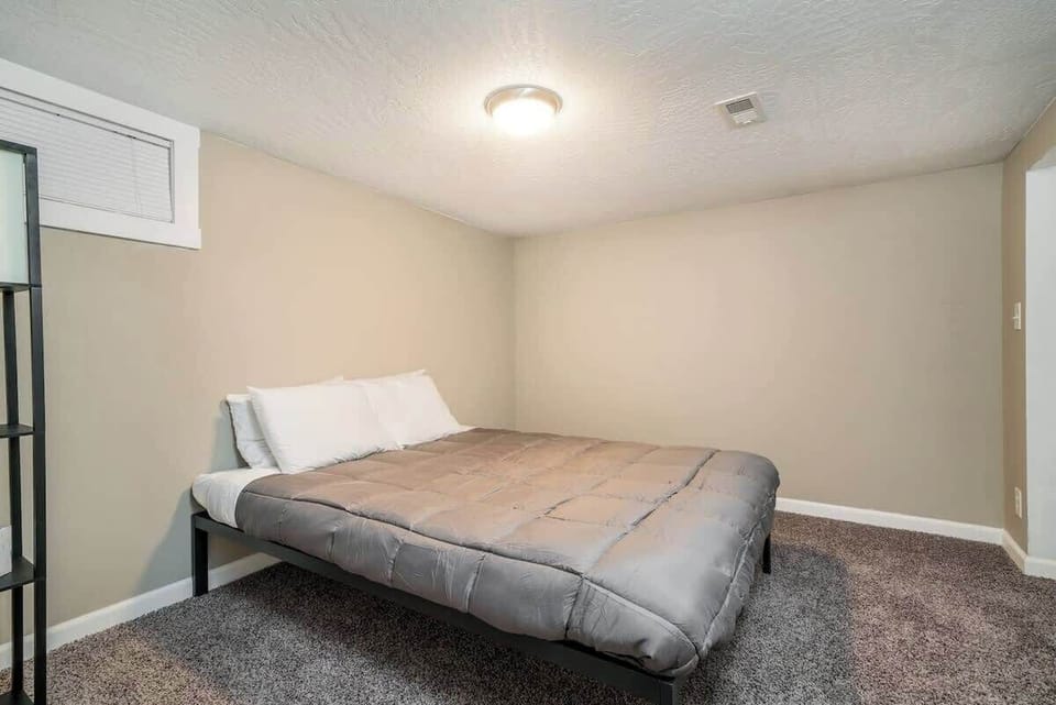 Bedroom 4 Basement 