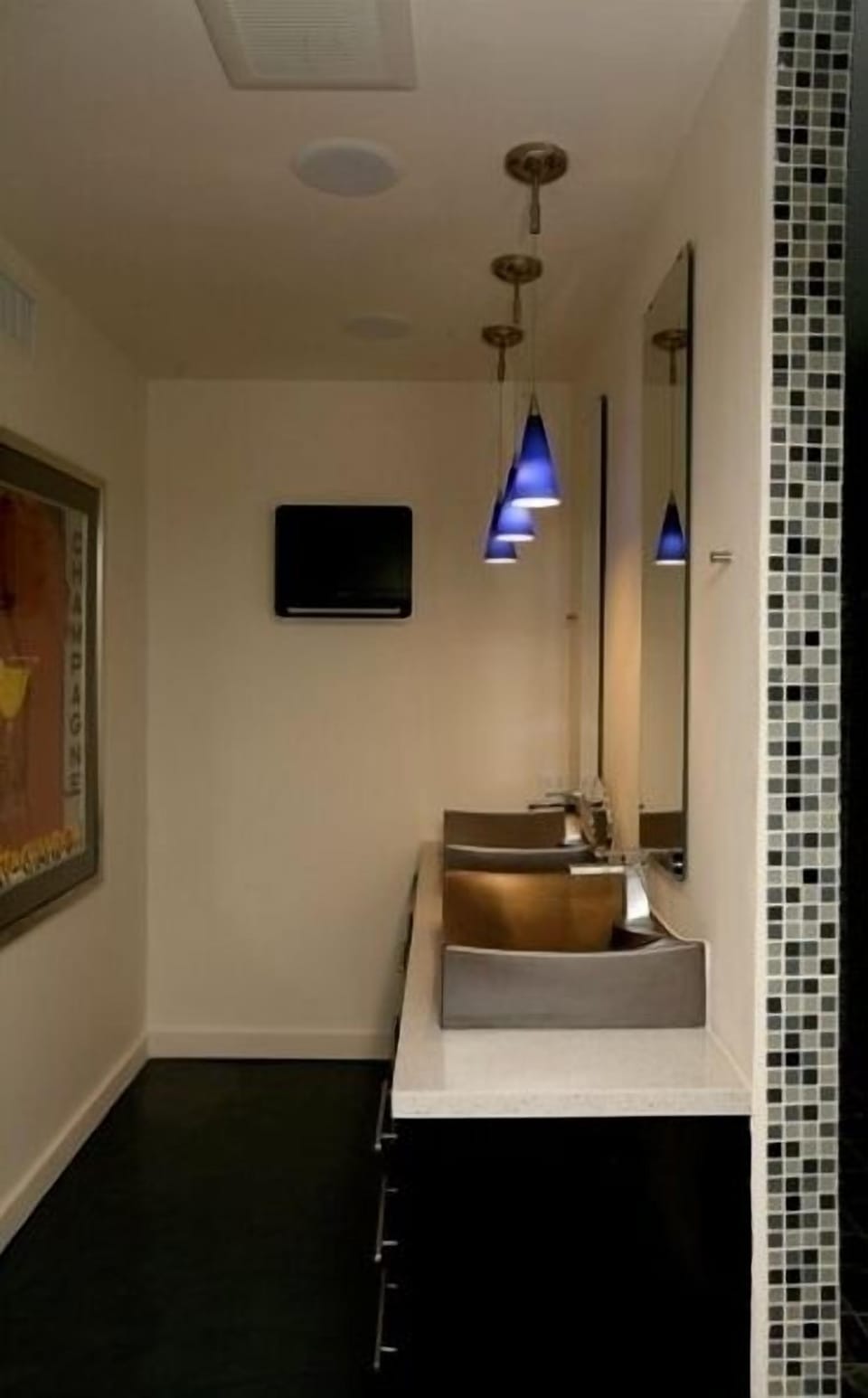Attached private master bathroom