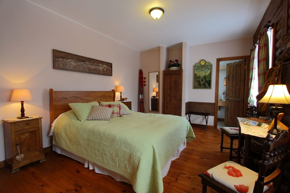 Deluxe Double Room, Private Bathroom, Garden View (Chamonix) | 5 bedrooms, Egyptian cotton sheets, premium bedding, Select Comfort beds