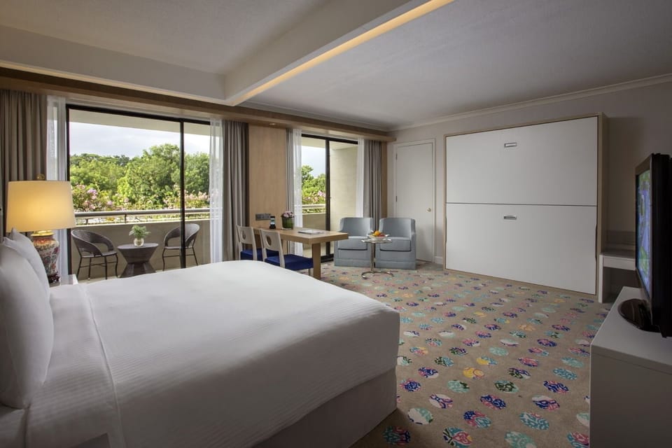 Family Room | In-room safe, desk, blackout drapes, iron/ironing board