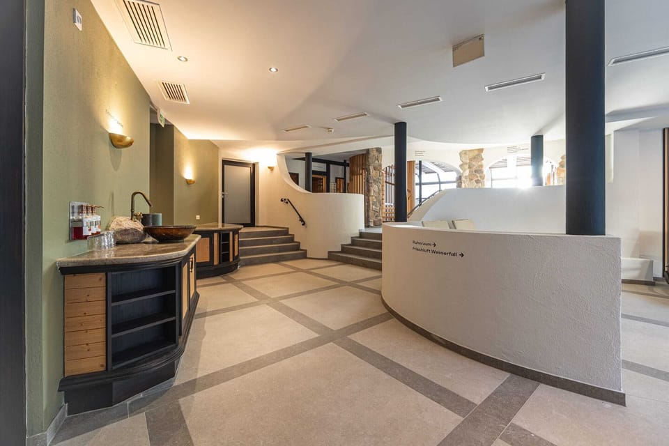 Sauna, hot tub, steam room, body treatments, hot stone massages