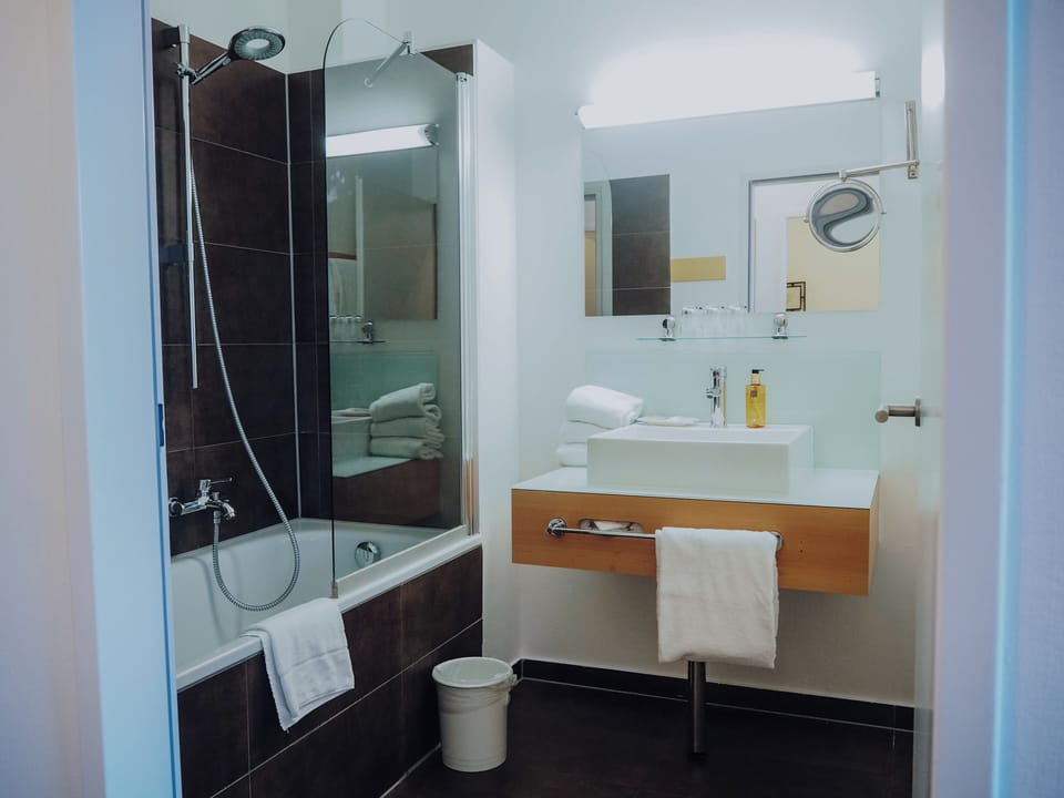 Double Room | Bathroom | Combined shower/tub, hair dryer, slippers, towels