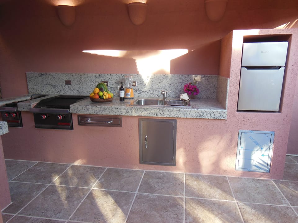 Outdoor kitchen