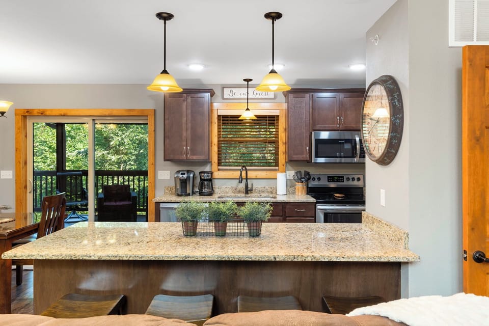 Fully stocked kitchen!