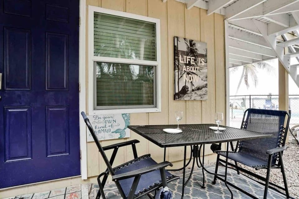 Mermaid's Retreat has its own outside bistro set, beach chairs, beach umbrella, sand toy set and beach towels - so you can pack lighter and enjoy your beach escape!