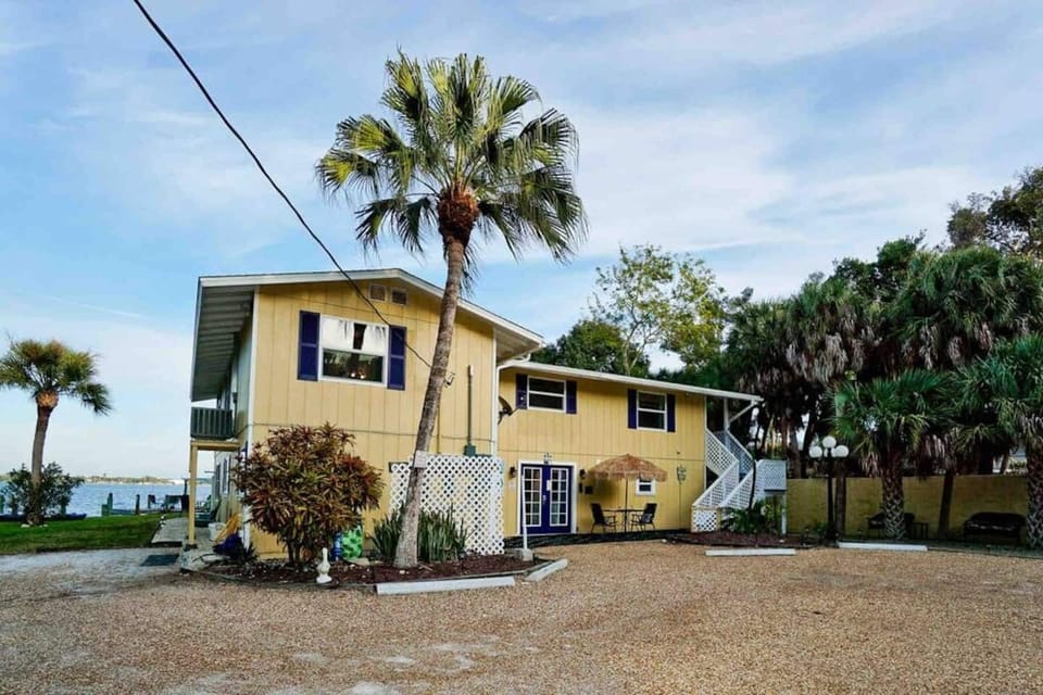 :Similar to a condo, Mermaid's Retreat is a quiet first floor 1 bedroom unit located at Blue Island Inn.   Outside common areas like pool & fishing pier are shared. 