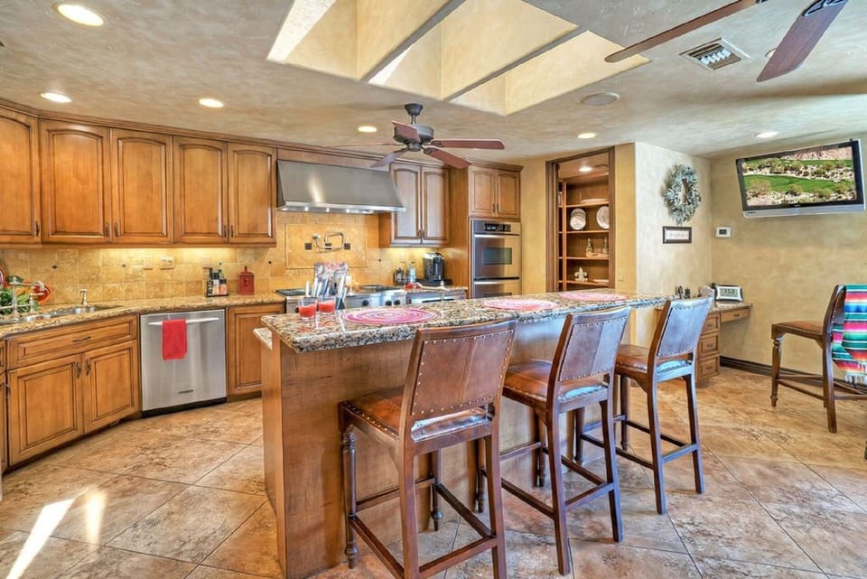 Kitchen Bar 