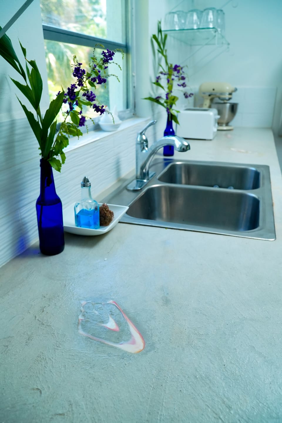 Concrete with conch shells countertops