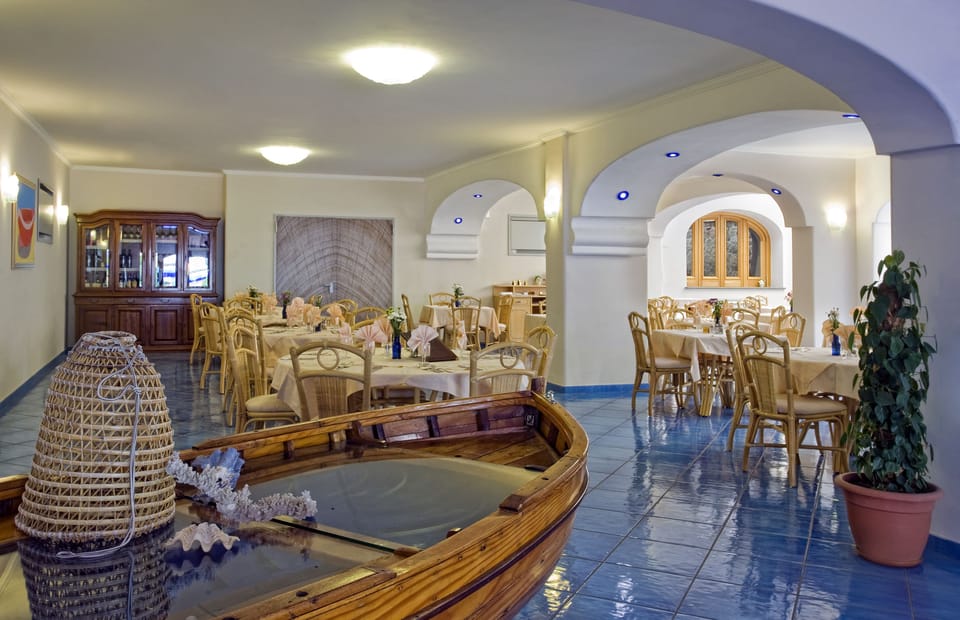 Breakfast, lunch, dinner served; Italian cuisine, pool views 