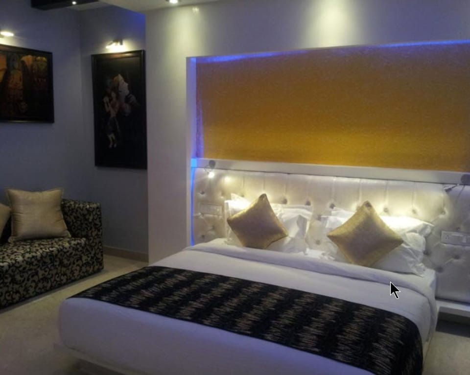 Rollaway beds, free WiFi, wheelchair access