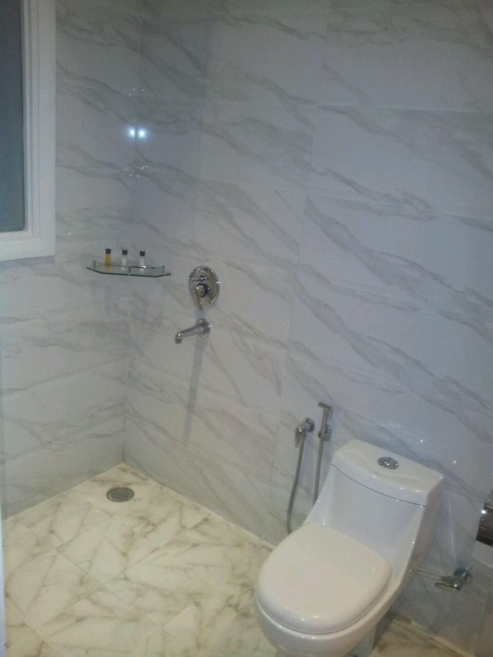 Deluxe Double Room | Bathroom | Shower, rainfall showerhead