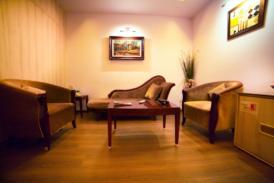 Suite | In-room safe, blackout drapes, iron/ironing board, free WiFi