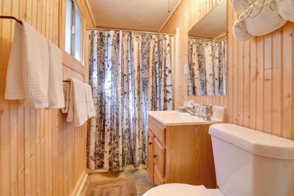 Full Bathroom | Complimentary Toiletries