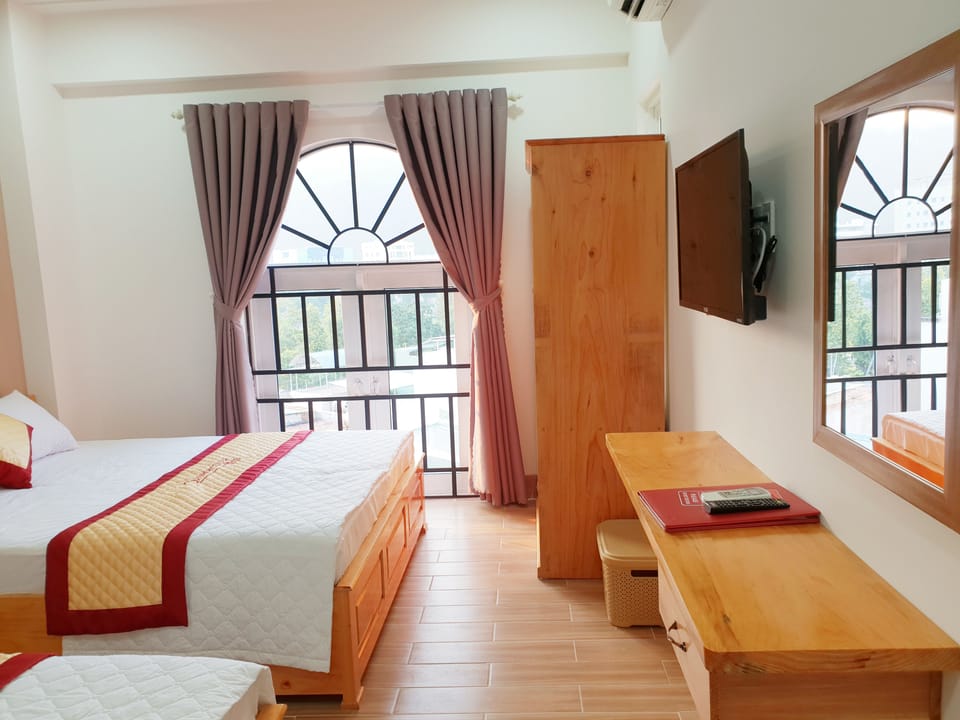 Deluxe Room | Premium bedding, desk, laptop workspace, blackout drapes