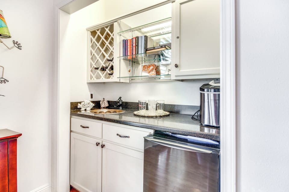 Wet Bar | 2nd Floor
