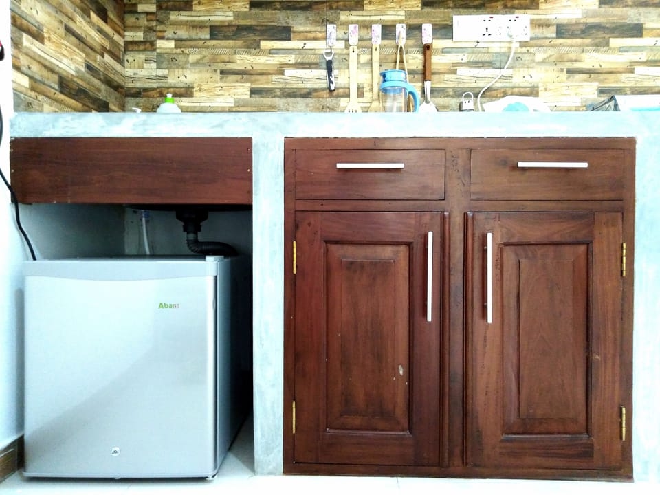 Mini-refrigerator
