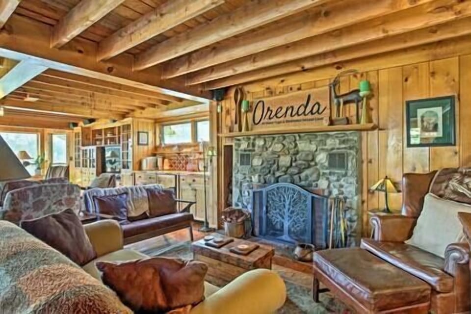 Fireplace seating area