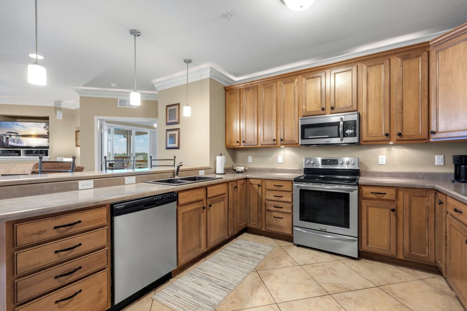 The kitchen is very well-equipped for preparing meals if you wish!