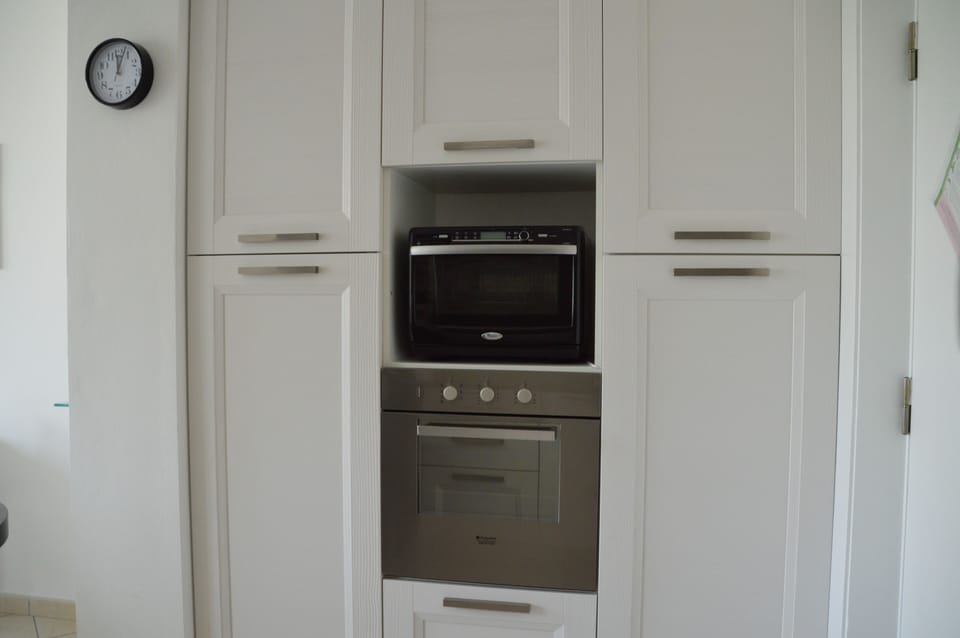 Fridge microwave and grill ovens