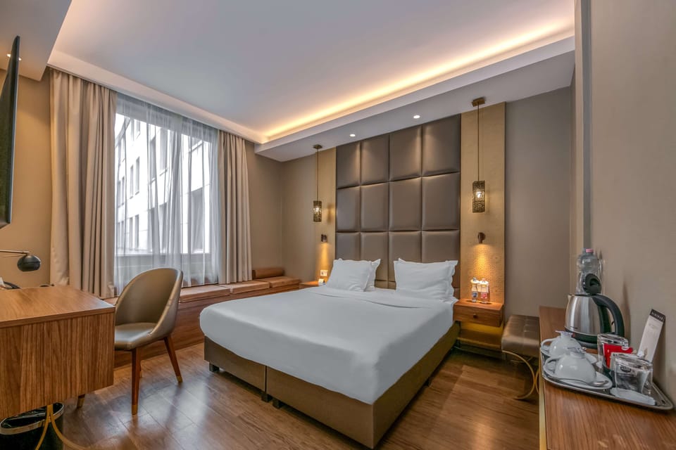 Deluxe Double Room | Minibar, in-room safe, desk, soundproofing
