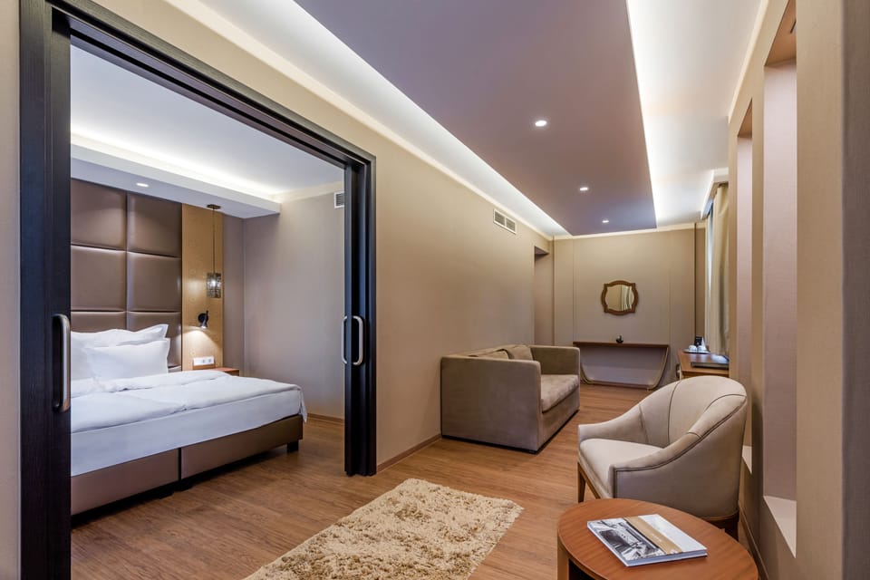 Suite | Minibar, in-room safe, desk, soundproofing