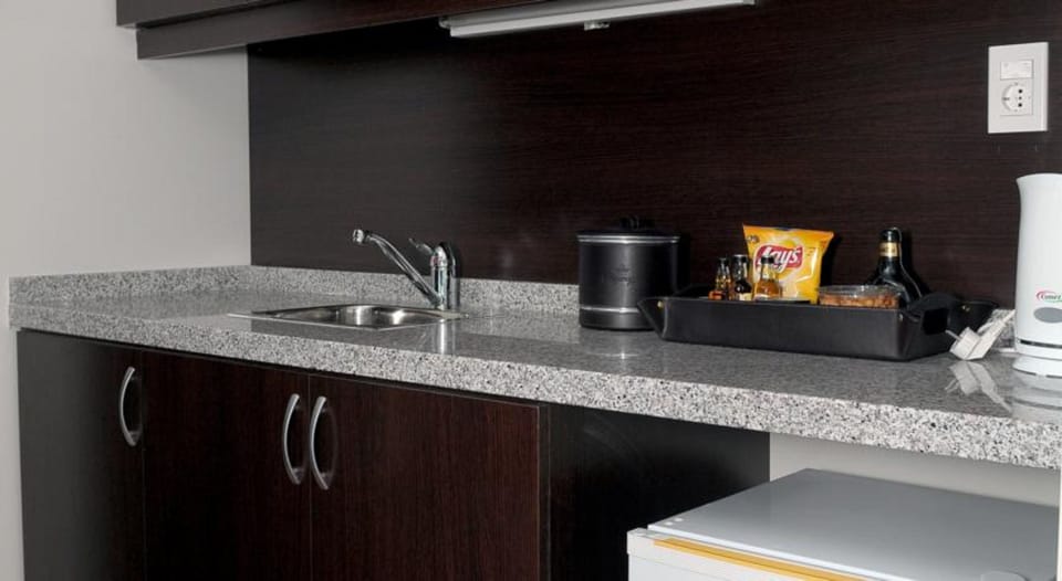 Suite | Minibar, in-room safe, desk, blackout drapes