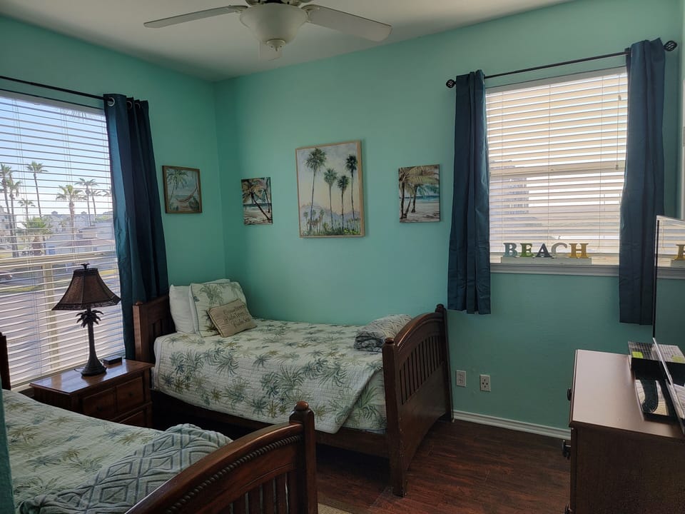 Bedroom #2 with two twin beds