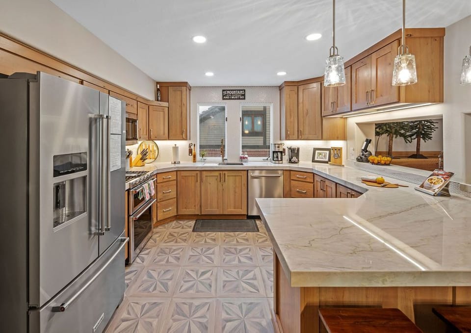 New kitchen! Quartzite counters, custom cabinets, new tile flooring & lighting!