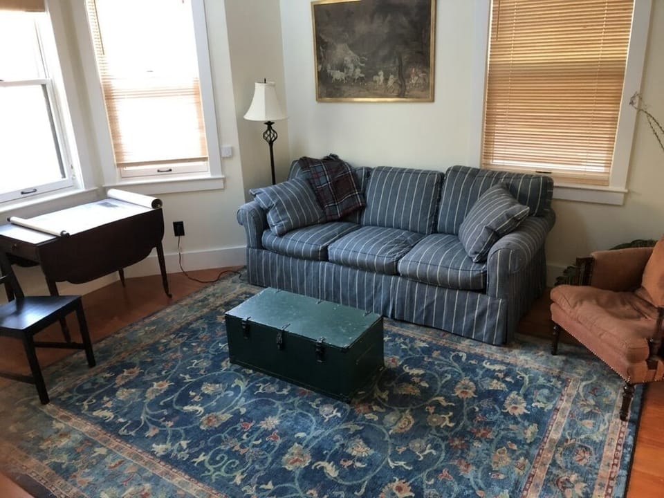 Queen sized fold-out 
sofa bed.