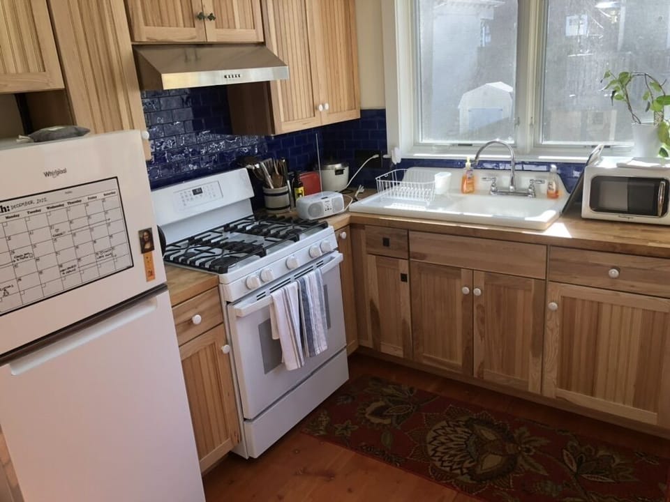 Full kitchen.