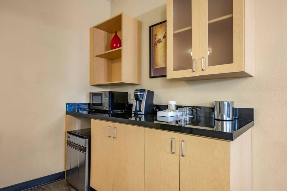 1 bedroom, premium bedding, pillowtop beds, in-room safe