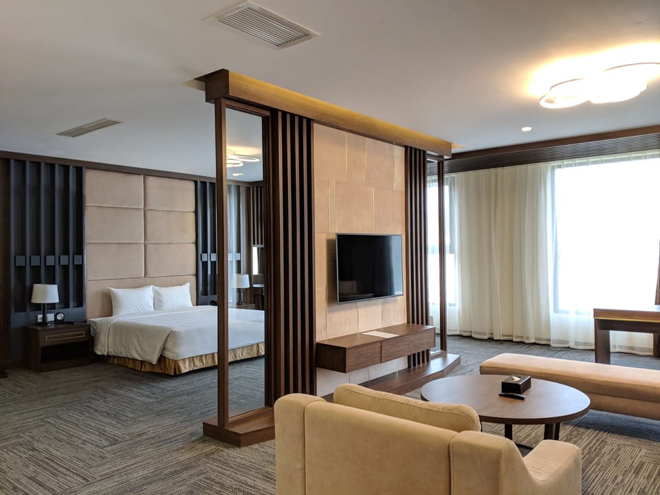 Executive Suite | Living area | Flat-screen TV