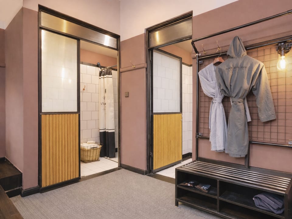 Extra Spacious King Room | Bathroom | Shower, rainfall showerhead, free toiletries, hair dryer