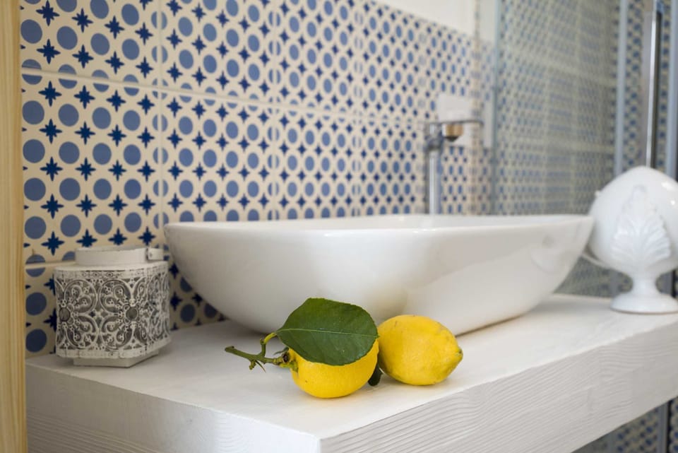 Double Room, Balcony, City View | Bathroom sink