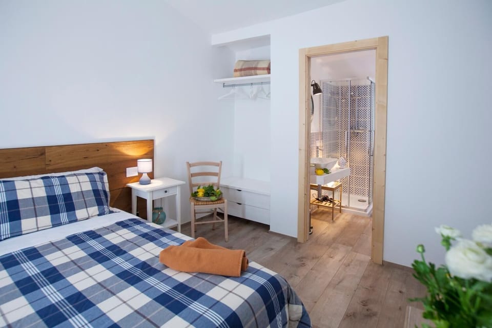 Desk, cribs/infant beds, free WiFi, bed sheets