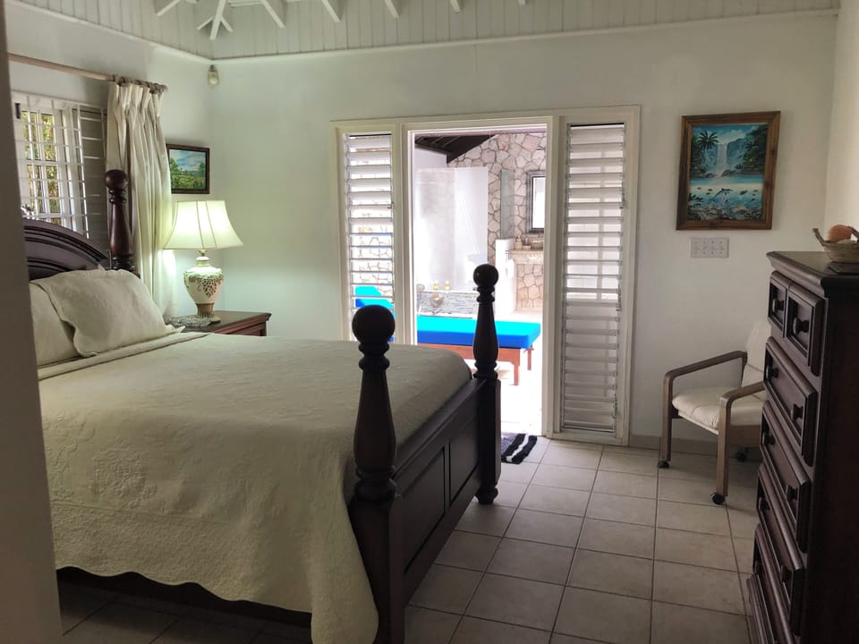 Queen Bedroom