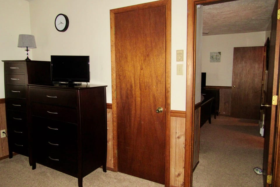 Doorway between 3rd and 4th bedroom 