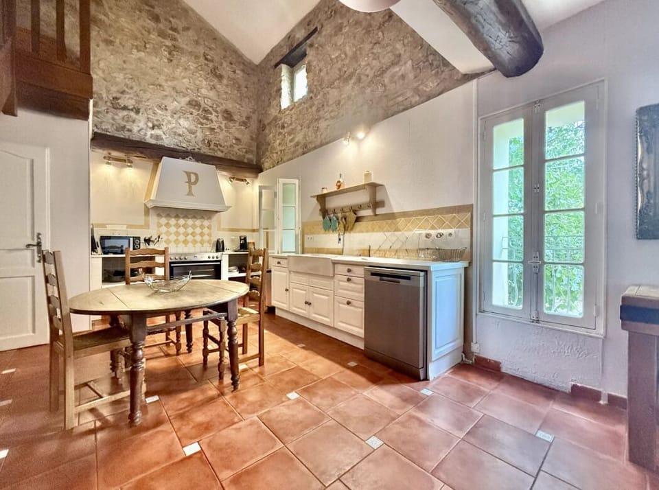 Kitchen Open plan with Cathedral ceiling 