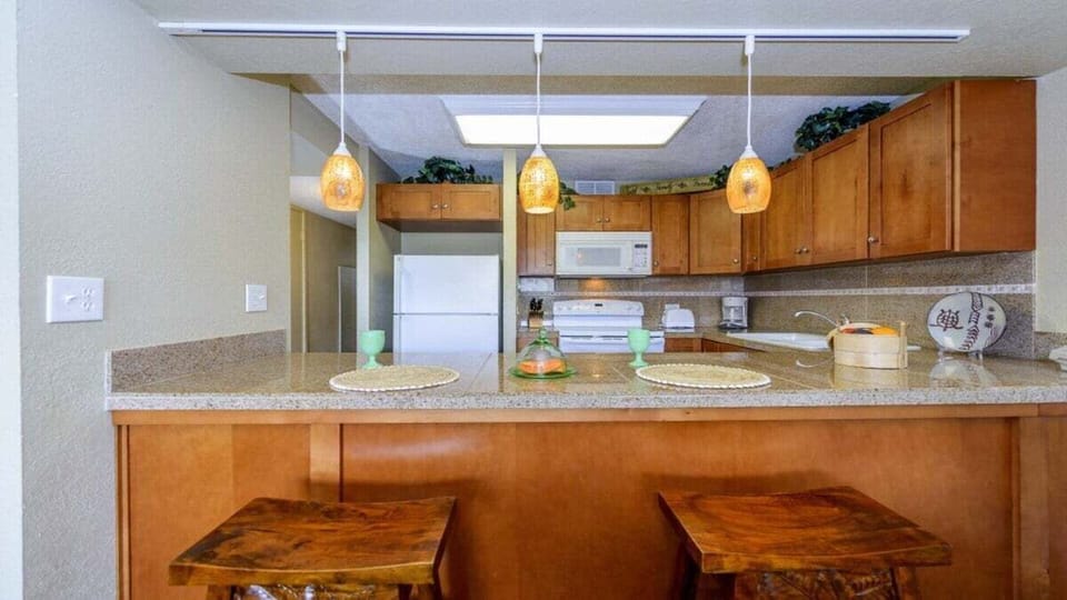 Kitchen counter bar stools perfect for quick breakfast