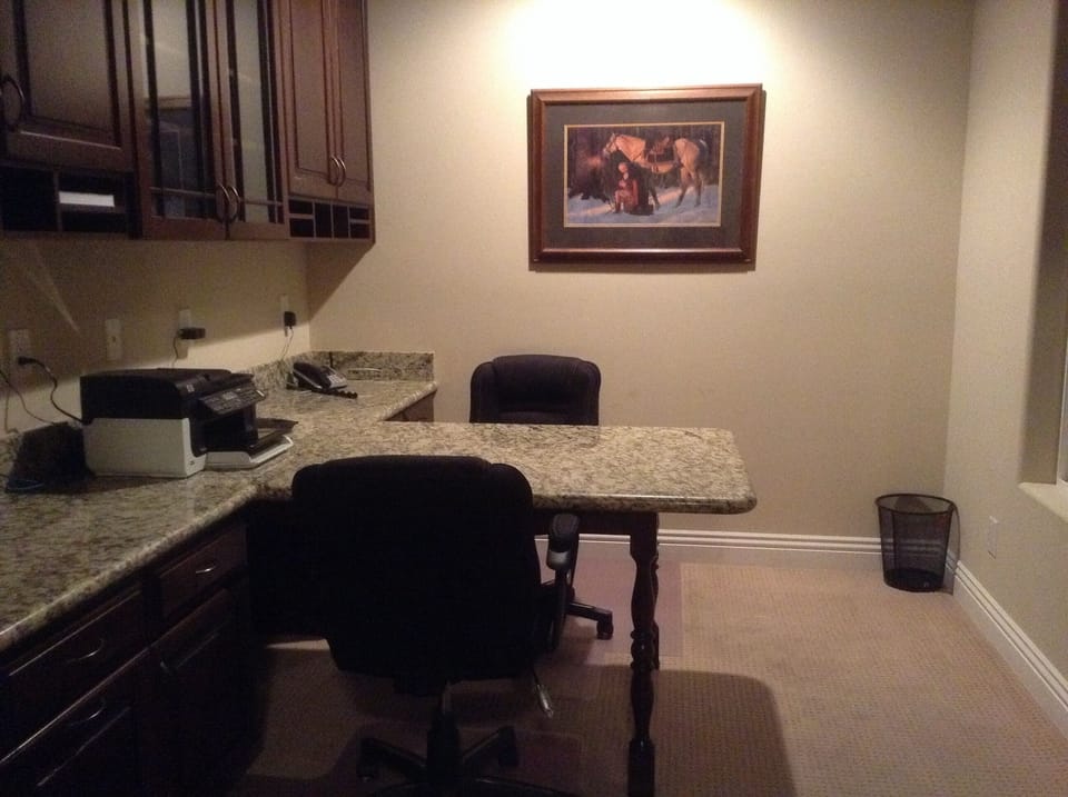 Dual seating in office with WIFI and high speed internet