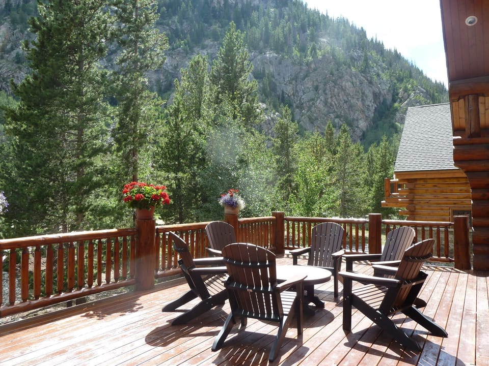 Front Deck with views of Mt. Royal.